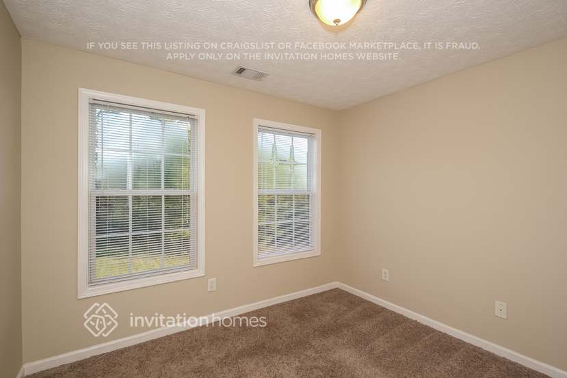 Building Photo - 225 Hedgewood Dr