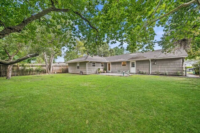 Building Photo - 4614 Hummingbird St