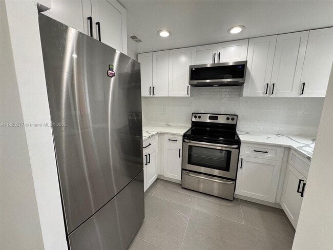 Building Photo - 946 W 37th Terrace