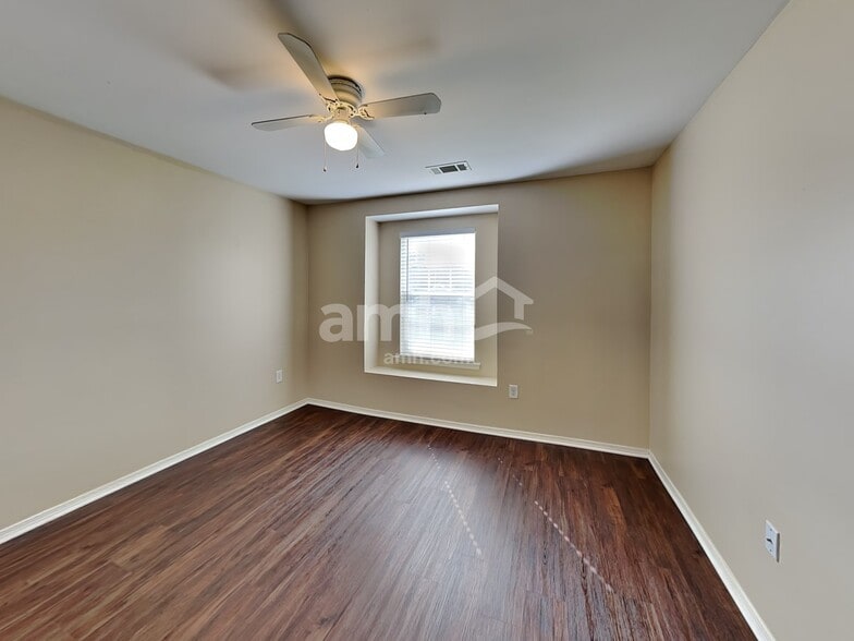 Building Photo - 427 Bougainvillea Ct