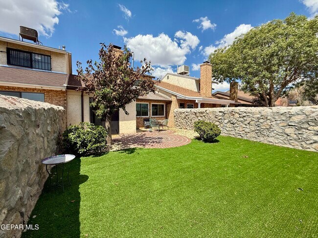 Building Photo - 7040 Portugal Dr