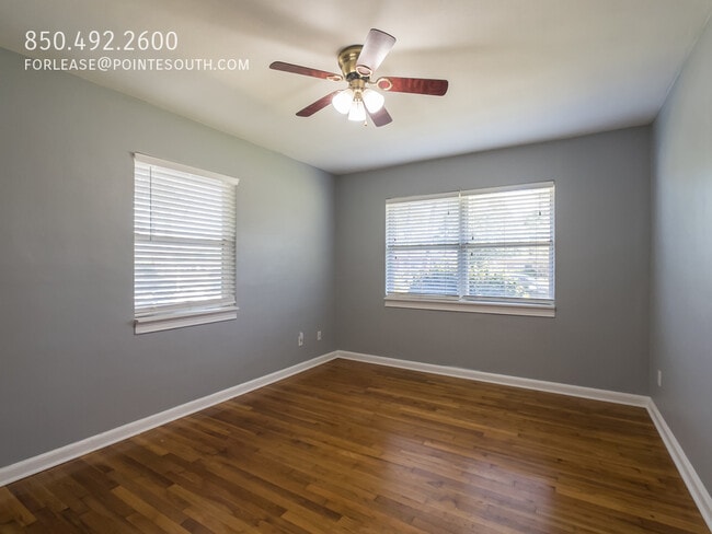 Building Photo - 1102 E Texar Dr