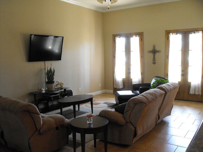 Building Photo - 147 Smithbrook Rd