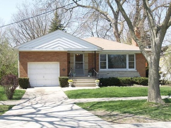 Primary Photo - 711 Locust Rd