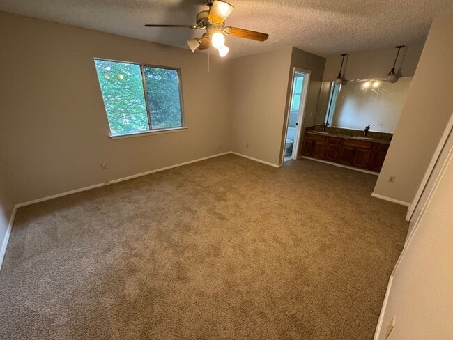 Building Photo - 4204 Everest Ln