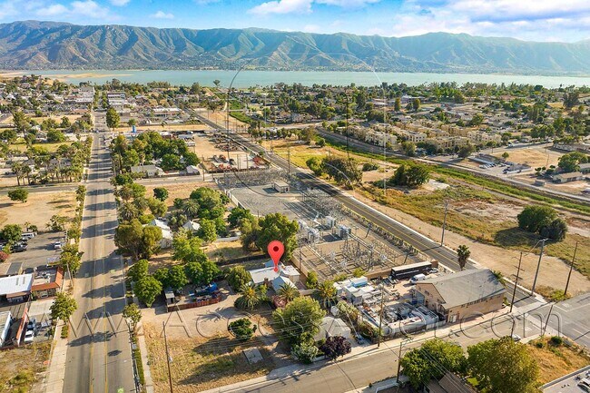 Building Photo - Charming Home in Historic Downtown Lake Elsinore!