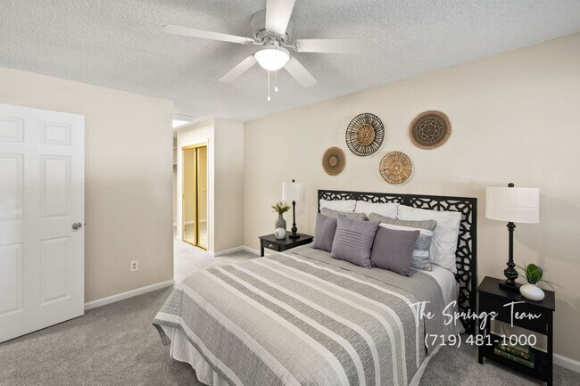 Building Photo - REMODELED SINGLE-LEVEL 2BD TOWNHOME w/ A/C - Security Deposit Waiver Available