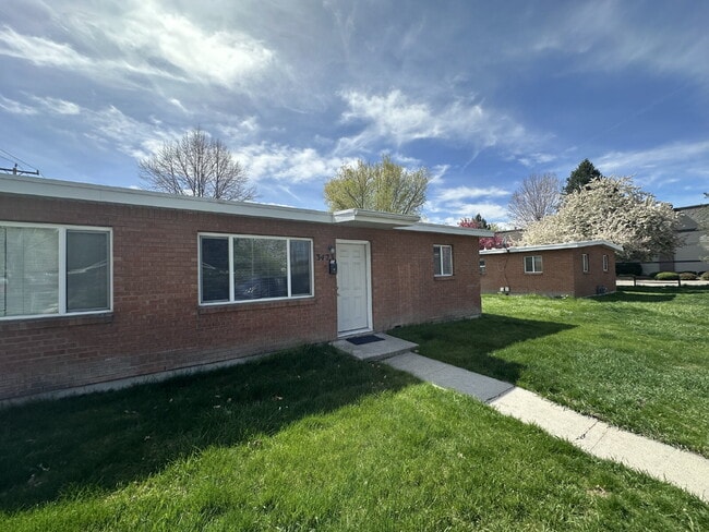 Building Photo - 3423 W Good St