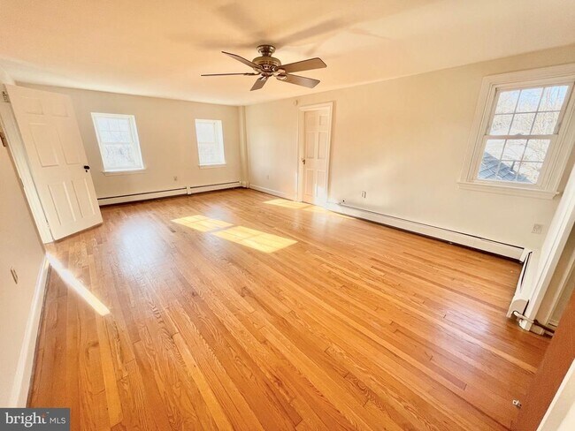 Building Photo - 4925 West Chester Pike