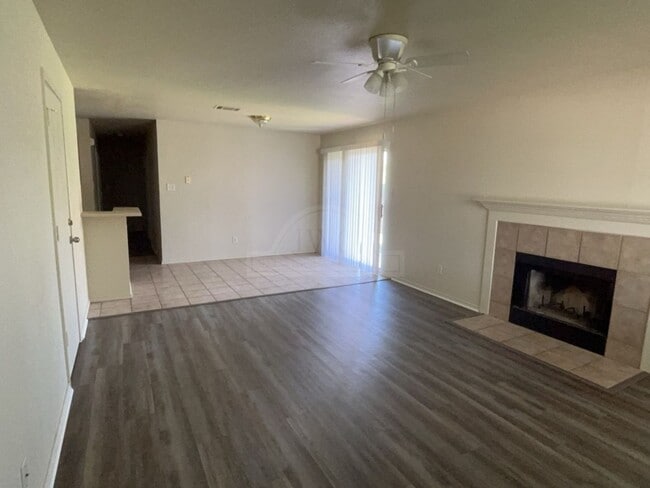 Building Photo - 2318 Wildewood Dr