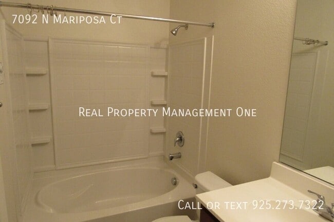 Building Photo - 7092 N Mariposa Ct
