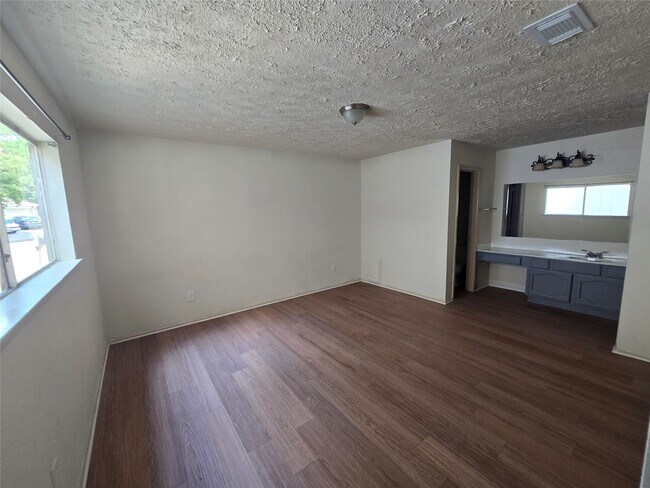 Building Photo - 16331 Dew Drop Ln