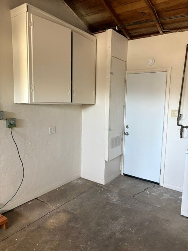 Building Photo - Beautiful 3 Bedroom, 1 Bathroom house
