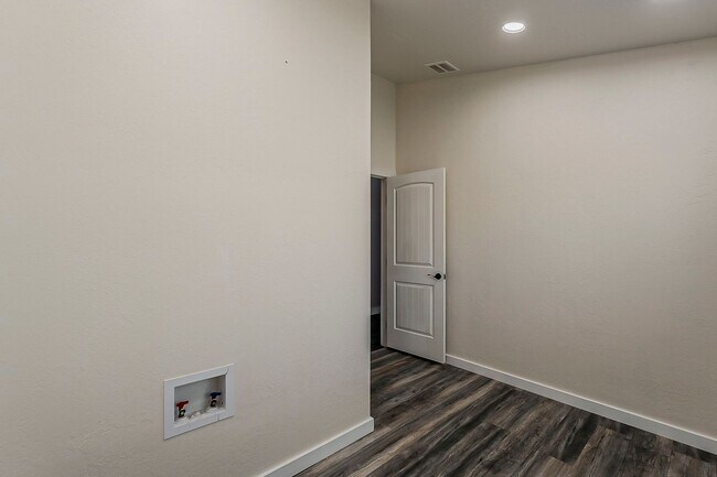 Building Photo - 4 bed, 2 bath home in Peoria