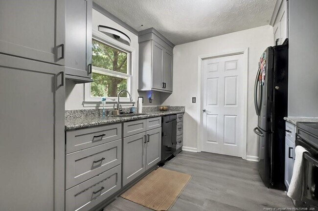 Building Photo - 5487 Bush Ct