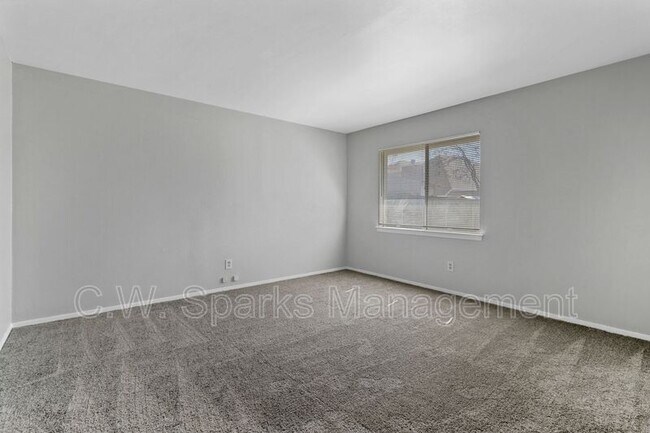 Building Photo - 1020 Mountview Dr