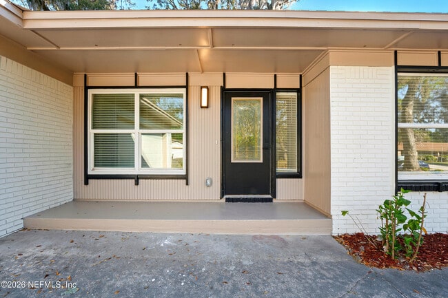 Building Photo - 2915 Holly Bay Rd