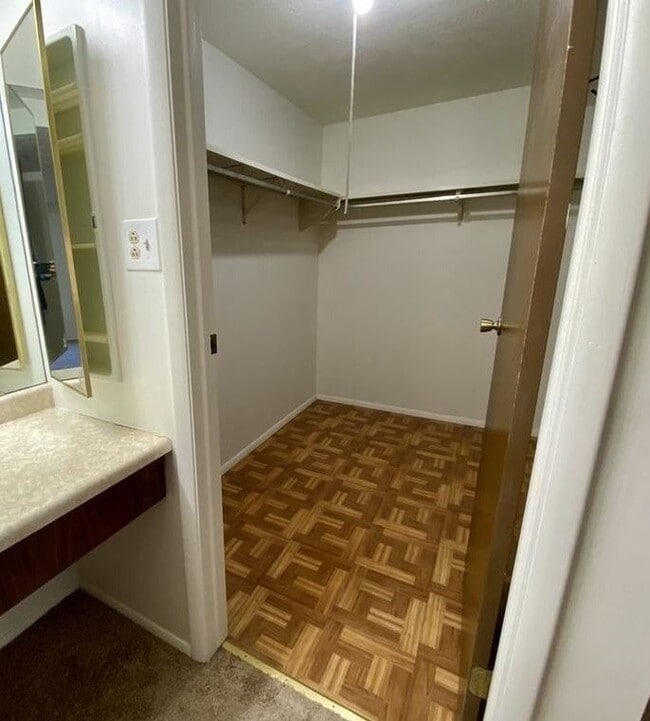Building Photo - "Charming 2-Bed Condo Retreat with Modern Comfort in Imperial, PA!"