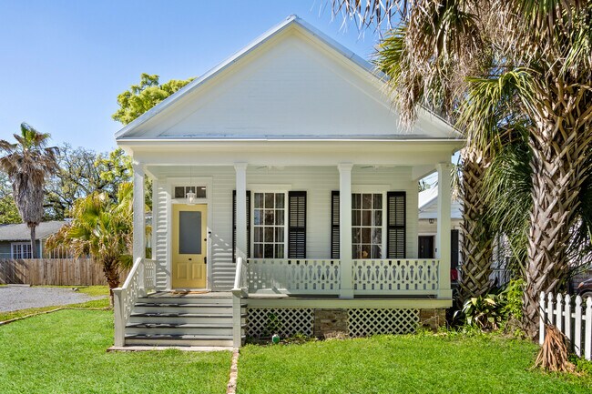 Primary Photo - 934 Conti St