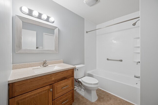 Building Photo - 411 Old Oak Pl