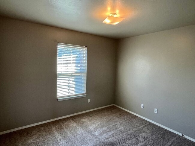 Building Photo - Cute 3 Bed, 2 Bath In Deer Creek Schools