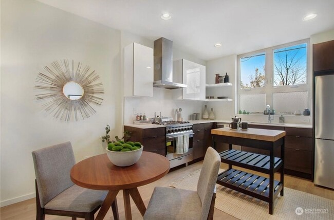 Building Photo - Welcome Home Modern Townhome in Georgetown