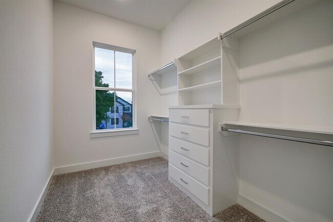Building Photo - 6207 Nuben St