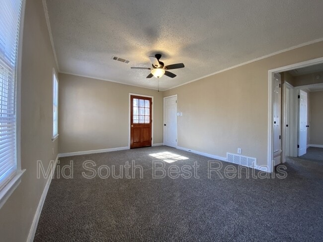 Building Photo - 3670 Townes Ave