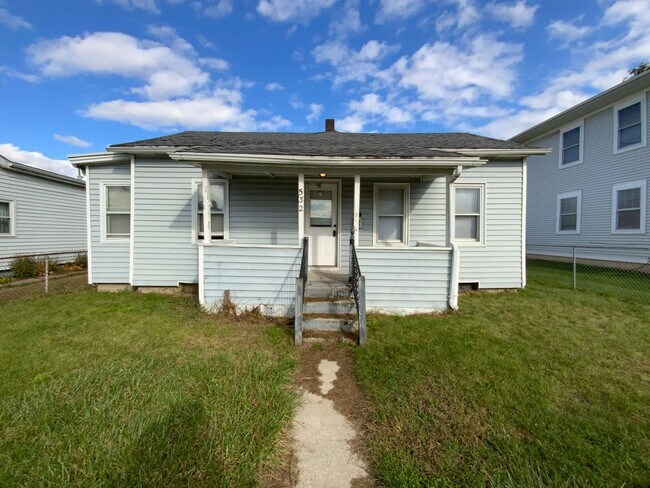 Building Photo - 3-Bedroom, 1-Bathroom Home – $950/Month - MISHAWAKA