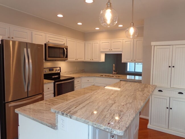 Building Photo - Shadowlawn - Shadow Cove Condominiums