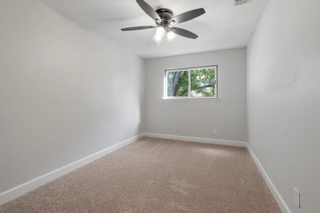 Building Photo - 2401 Lehigh Dr