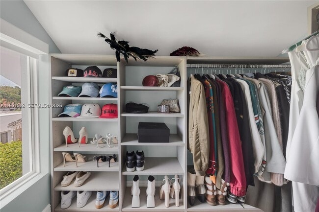 Building Photo - 320 NE 88th St