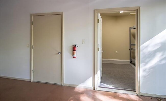 Building Photo - 1255 Apple Valley Rd NE