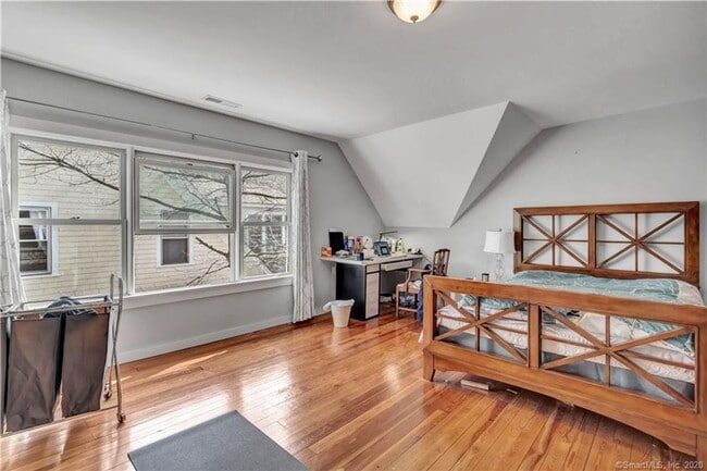 Building Photo - 122-124 Mansfield St