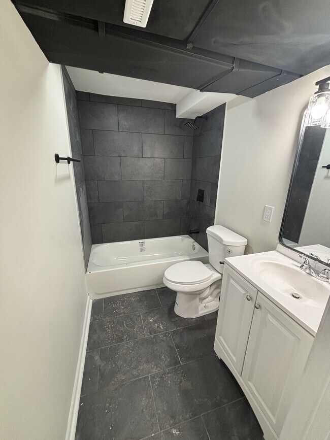 Building Photo - 1368 Waite St