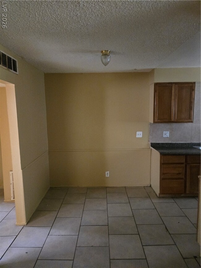 Building Photo - 2104 Sunrise Ave