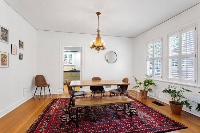 Building Photo - 732 Edgewater Dr