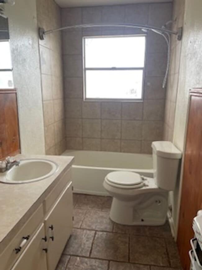 Building Photo - 3 BR in a Quiet Neighborhood