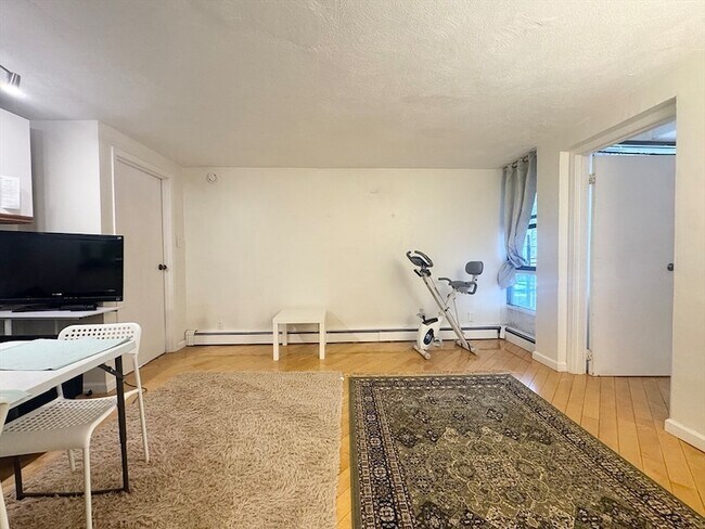 Building Photo - 1643 Cambridge St