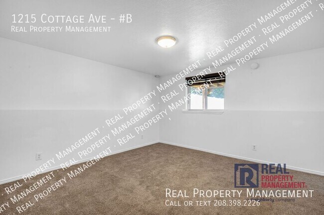 Building Photo - 1215 Cottage Ave