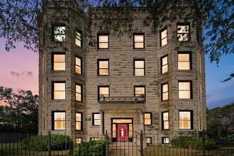 Building Photo - 4060 S Ellis Ave
