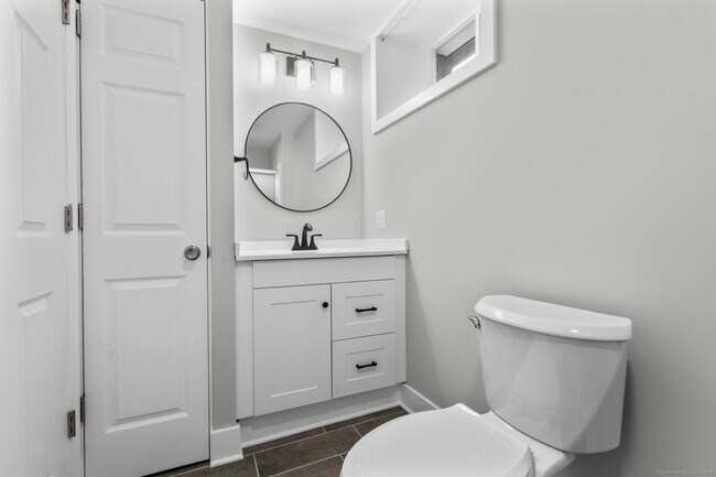 Building Photo - 548 Ferry St