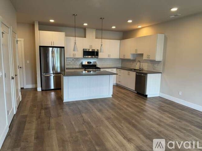 Building Photo - 87 SW Lancaster Ct