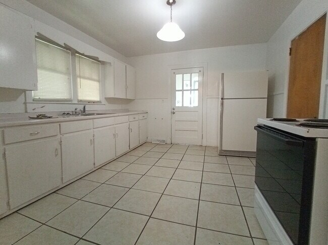 Building Photo - 113 Brookside Cir