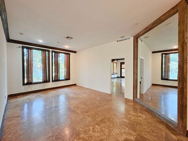 Building Photo - Mediterranean-Style Waterfront Home on Lake Tarpon- 3bed|2bath