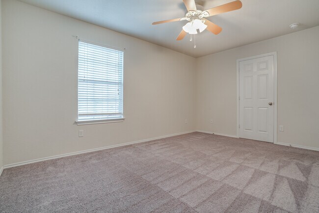 Building Photo - 11905 Fieldcrest Run