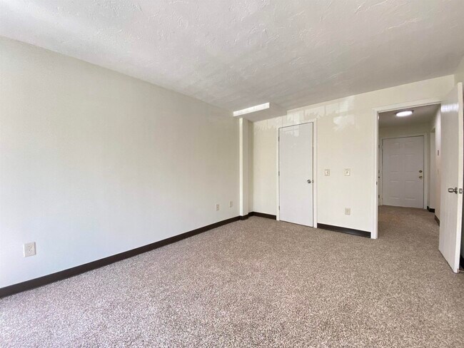 Building Photo - 379 Huse Rd