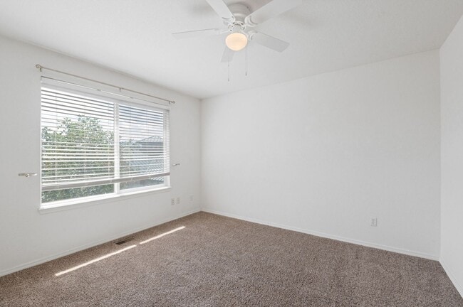 Building Photo - Relaxing townhome in Monument Villas