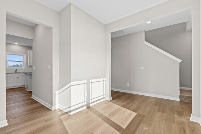 Building Photo - 933 Camden Ct