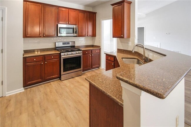 Building Photo - 258 Brookcliff Dr NE